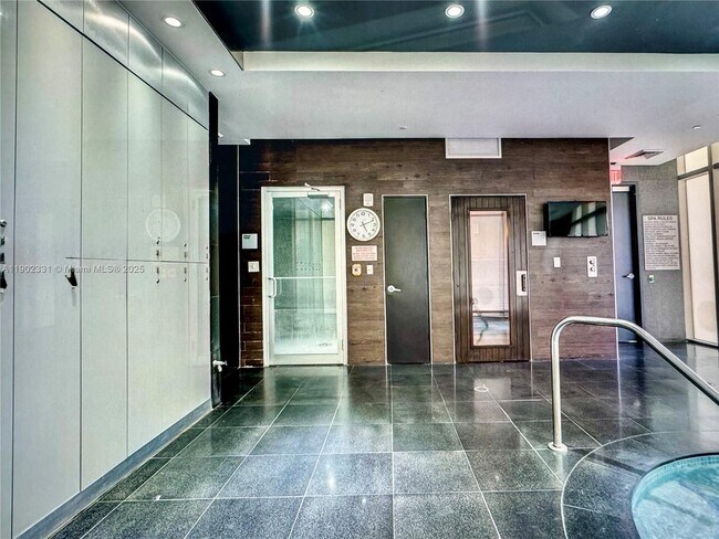 Building Photo - 500 Brickell Ave