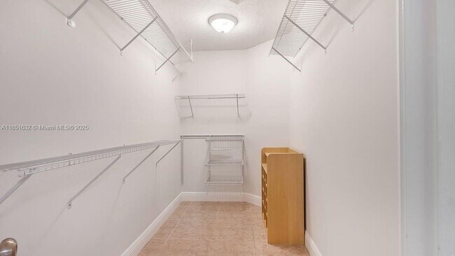 Building Photo - 2957 Quail Run Ln