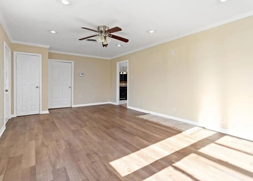 Building Photo - 5470 Spencer Dr