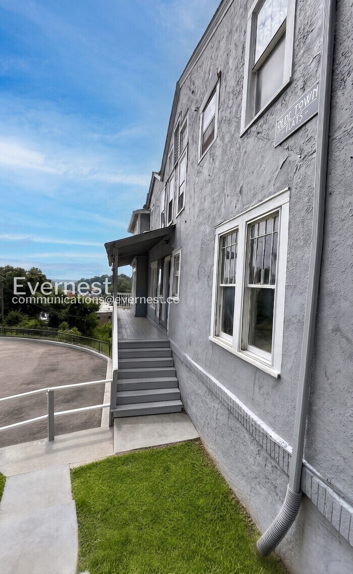 Building Photo - 32 Woodlawn Dr