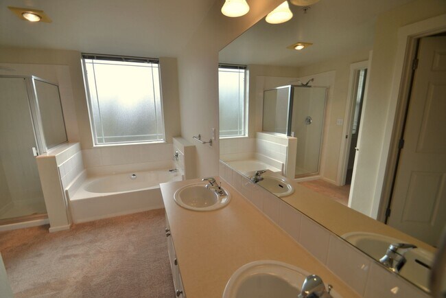 Building Photo - 3bd/2ba Bothell Condo