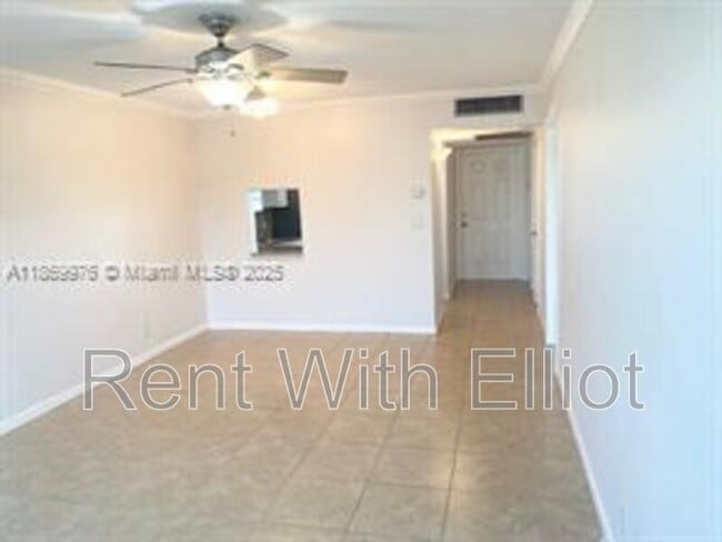 Building Photo - 2223 Park Ln