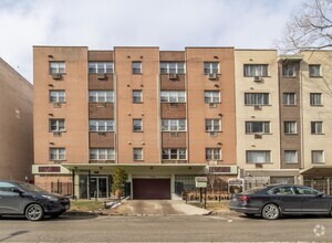 Building Photo - 5950 N Kenmore Ave