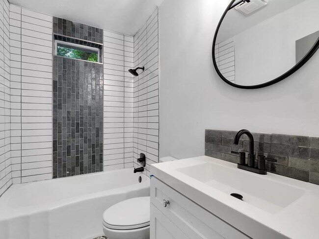 Guest Bathroom - 2912 Gerald Dr