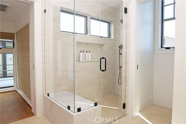 Building Photo - 333 Holmwood Dr