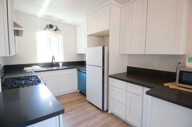 Building Photo - 234 W Marquita