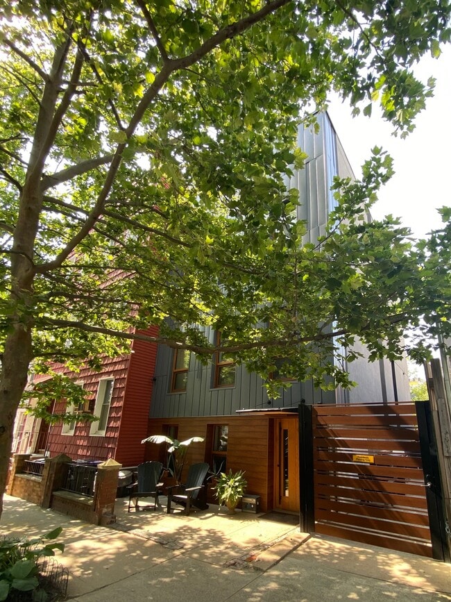 Building Photo - 19 Conselyea St