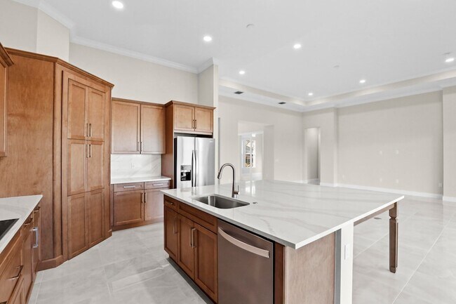 Building Photo - 14823 Wildwood Cir