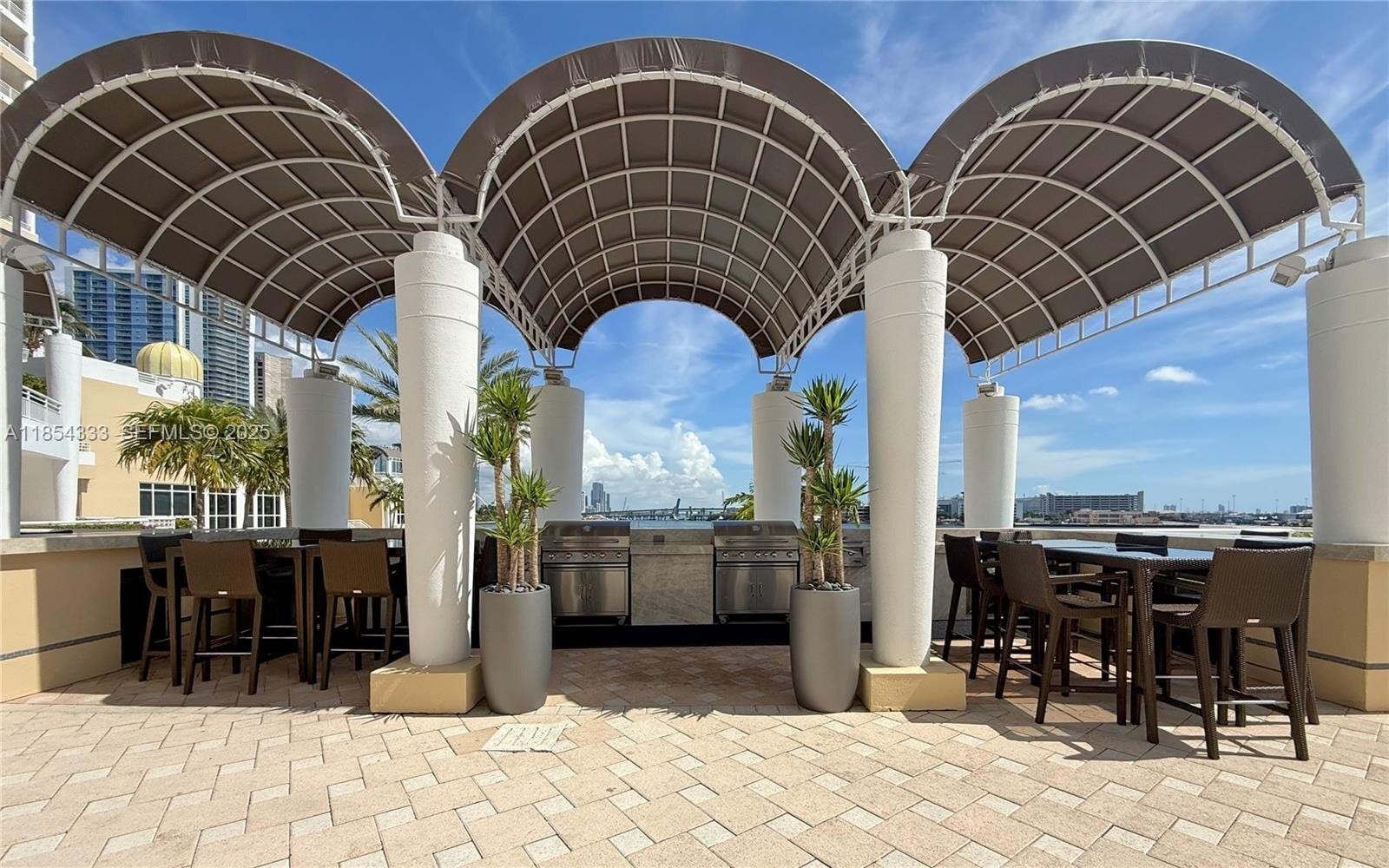 Building Photo - 848 Brickell Key Dr