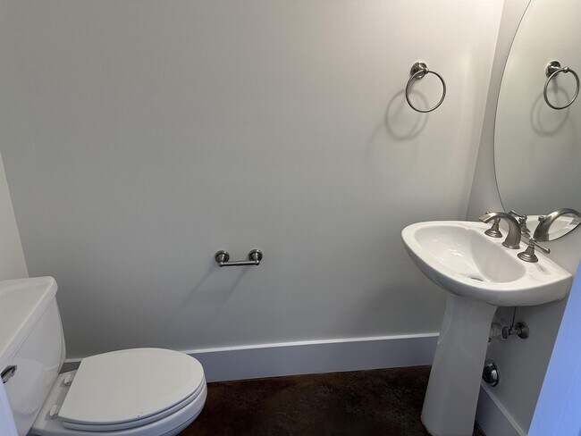 Building Photo - 444 S Blount St