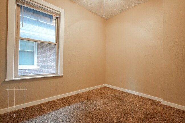 Building Photo - 1286 N 4th St