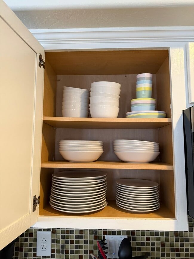 Building Photo - Townhouse within Walking Distance of Downtown Sugarhouse