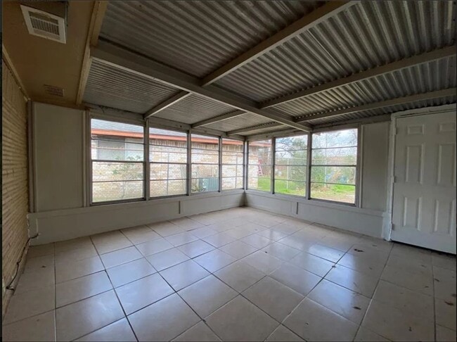 Building Photo - Amazing 3 Bedroom 2 bath home in Houston