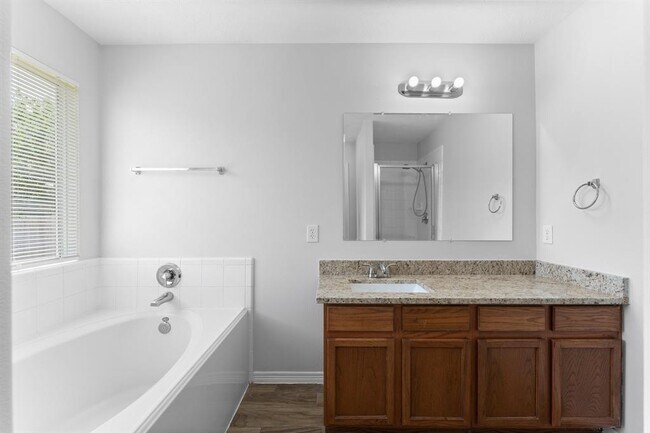 Building Photo - 5041 Willow Point Dr