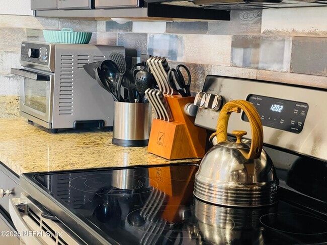 Building Photo - 15792 Bainebridge Dr