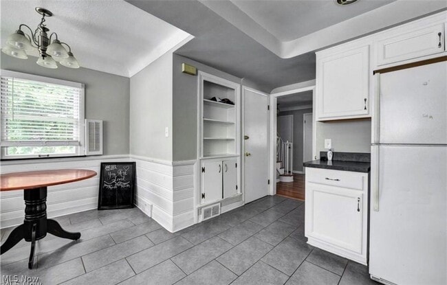 Building Photo - 3932 Meadowbrook Blvd