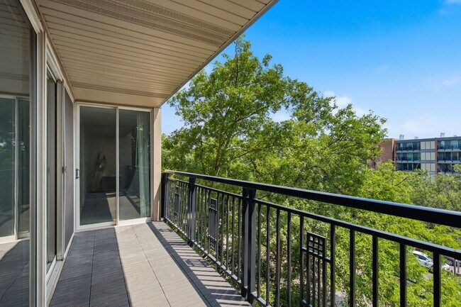 Building Photo - 5950 Oakwood Dr