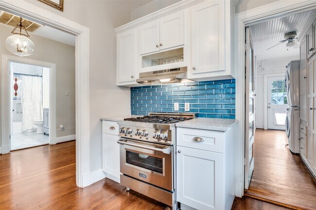 Building Photo - 5146 Goodwin Ave