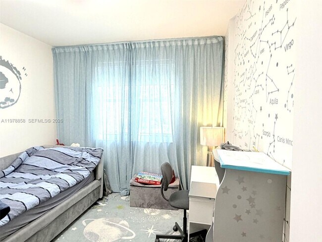 Building Photo - 20000 E Country Club Dr