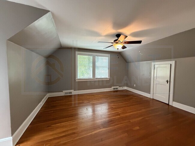 Building Photo - 3925 Rosewood Dr