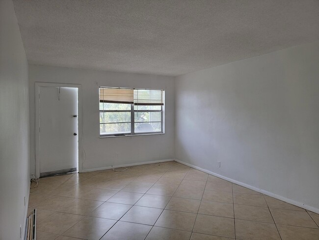 Building Photo - 4310 NW 12th Ct