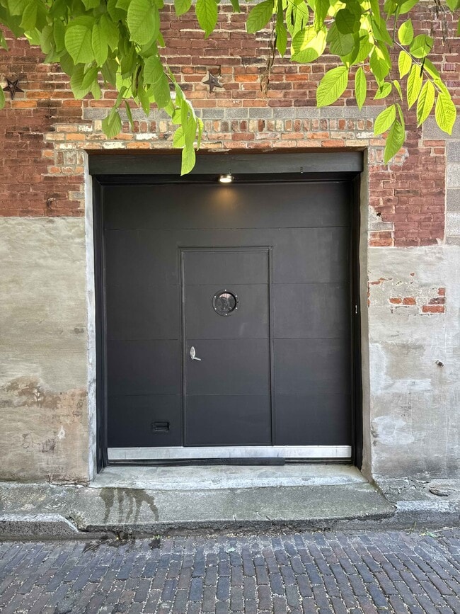 Primary Photo - 1429 Elm St