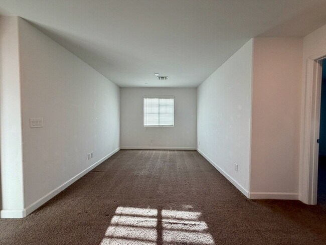 Building Photo - 3 BED 2.5 BATH 2 CAR GARAGE TOWNHOUSE IN CADENCE HENDERSON WITH LOFT