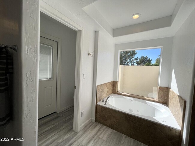 Building Photo - 8601 E Irish Hunter Trail