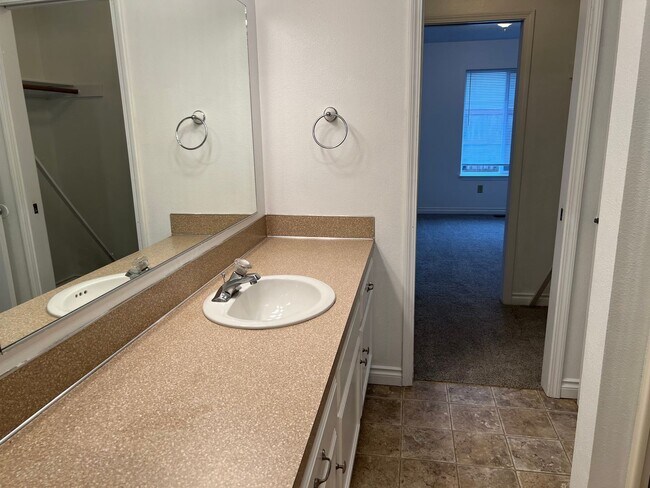 Building Photo - 982 SW Hawthorne St