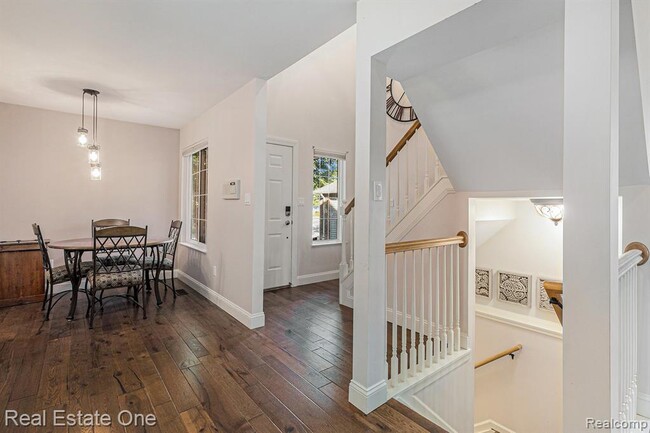 Building Photo - 2471 Woodcliff Trail