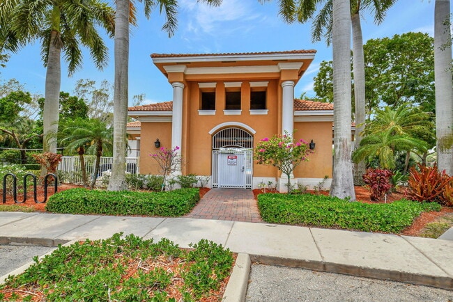 Building Photo - 1418 W Wickham Cir