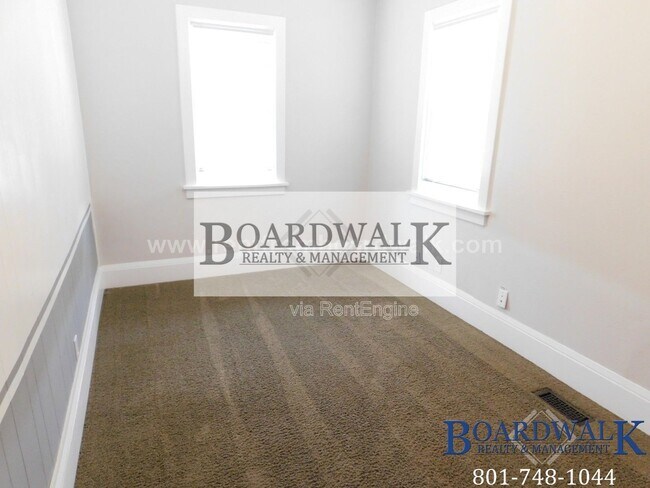 Building Photo - 657 Warnock Ave