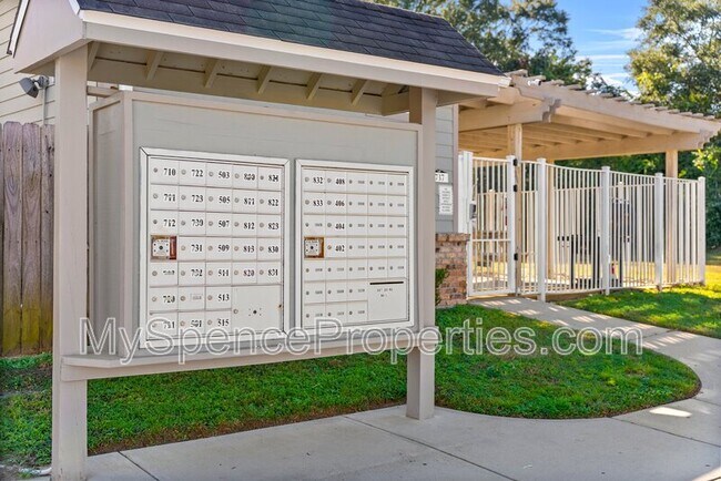 Building Photo - Arbor Lake Drive - 820