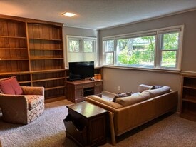 Building Photo - 1312 6th St SW