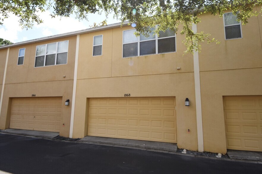 Building Photo - 1068 Winglewood St