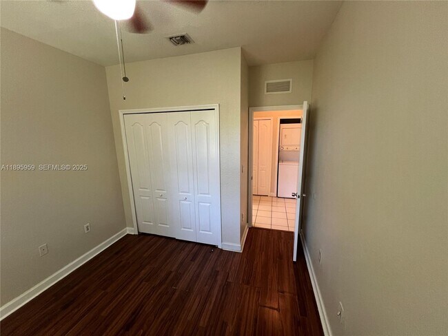 Building Photo - 2903 SE 17th Ave