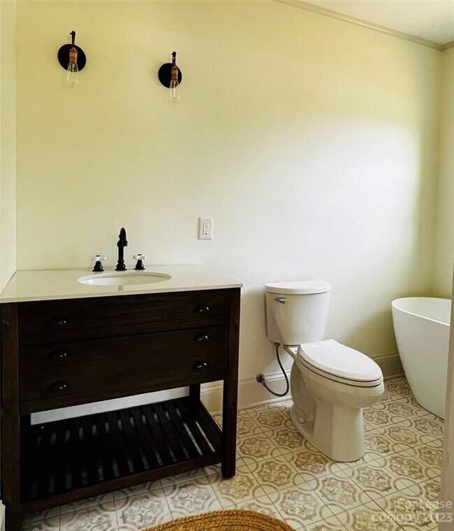 Building Photo - 162 Birtwick Rd