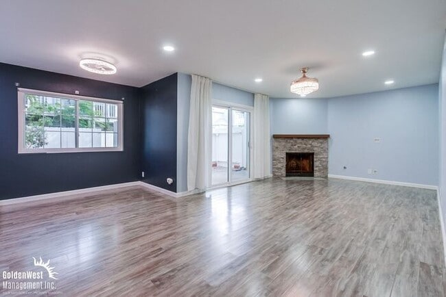 Building Photo - Modern & Spacious 2Bdm 2.5Ba Condo in Cany...