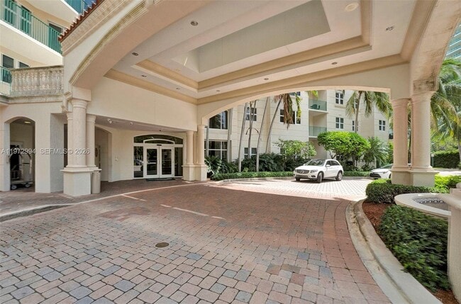 Building Photo - 20000 E Country Club Dr