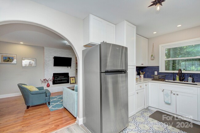 Building Photo - 629 Grandin Rd