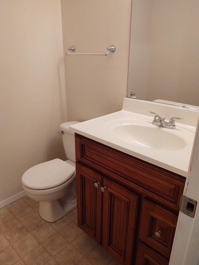 Master Half Bath - 3 Hook Rd