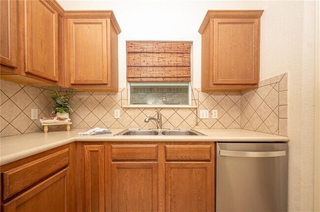 Building Photo - 1707 Big Bend Dr