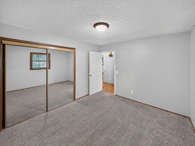 Building Photo - 11 Malvern Ln