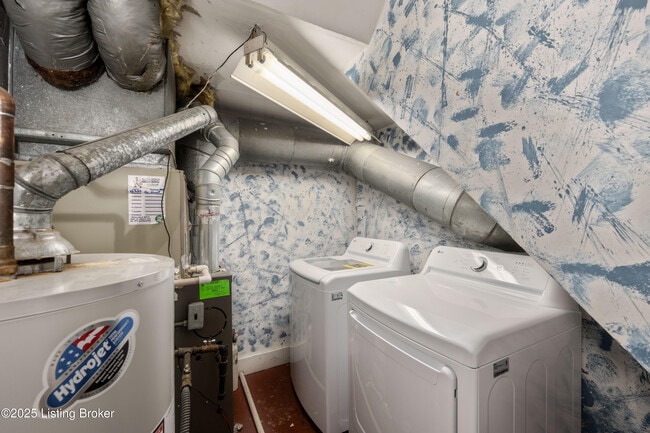 Building Photo - 1704 Rosewood Ave