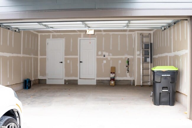 Building Photo - 17 Rollins Ave