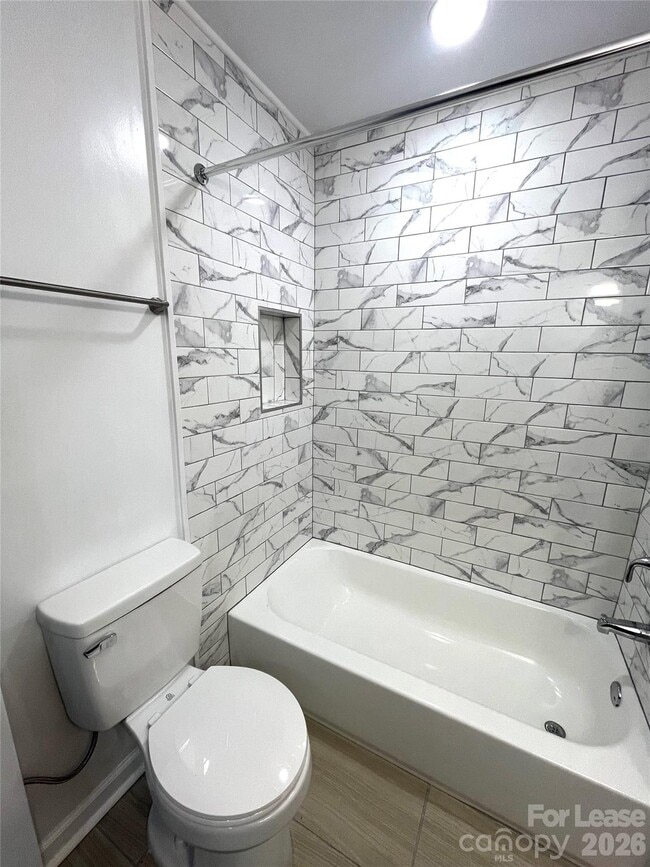 Building Photo - 711 S Jackson St