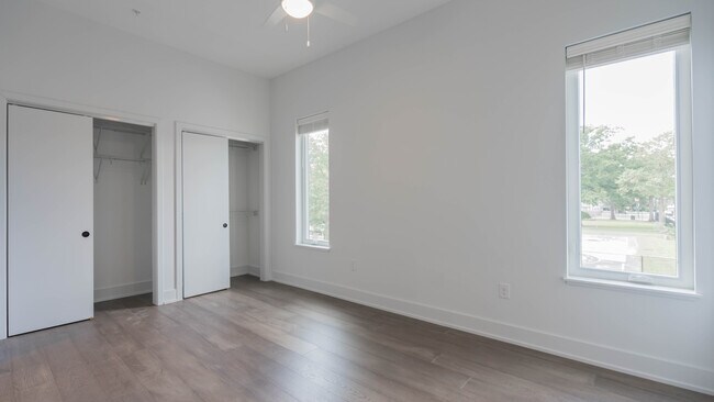 Building Photo - Hill Standard