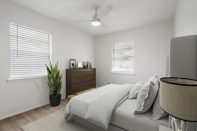 Building Photo - Fully Remodeled Duplex for Rent!