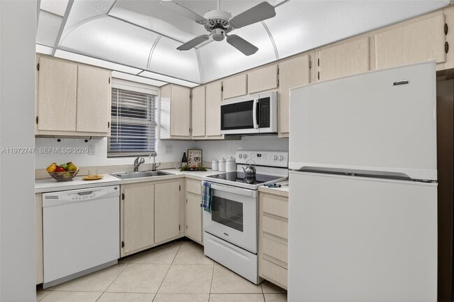 Building Photo - 3300 W Rolling Hills Cir