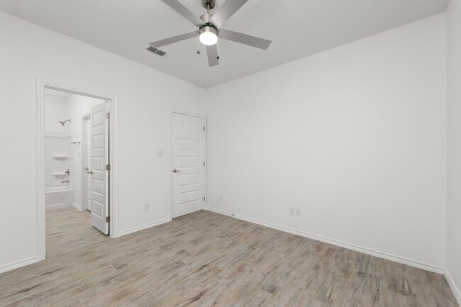 Building Photo - 2718 Maria Dr
